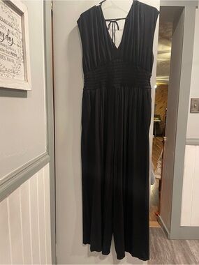 Old Navy Black V-Neck Smocked-Waist wide leg pants jumper size L